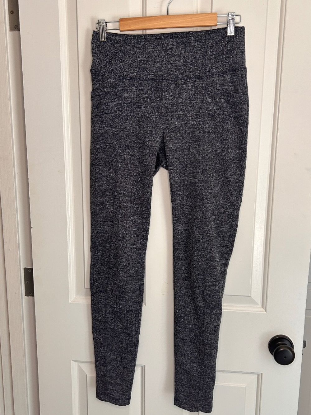 Women's Athleta High Waisted Herringbone Metro Legging in Grey Size M